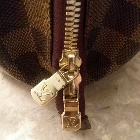 Authentic Louis Vuitton Handbag. - Picture 4 of 8